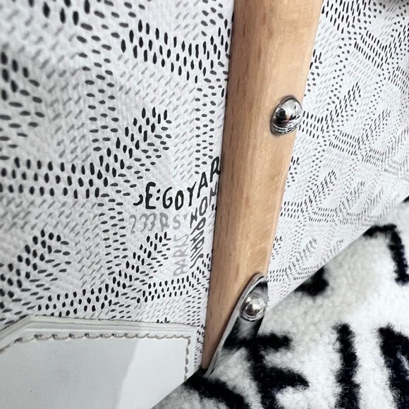 1000% Authentic Goyard Saigon PM Bag - White Grey Colorway - Picture 6 of 16